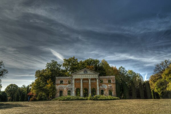 Belle vue d automne sur le bâtiment