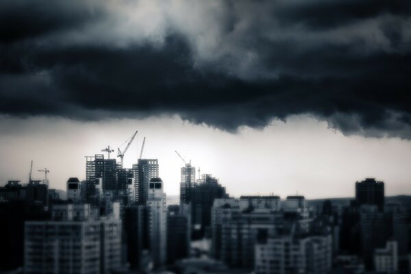 Skyline der Stadt. Wolkenkratzer ruhen in den Himmel