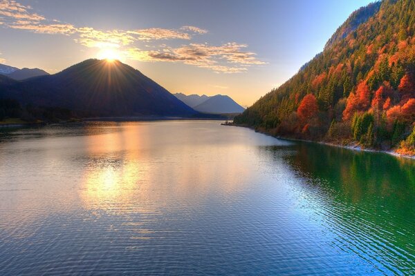 Paesaggio follemente bello del tramonto e dell alba