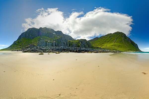 Arena perfecta en la playa. Isla impresionante