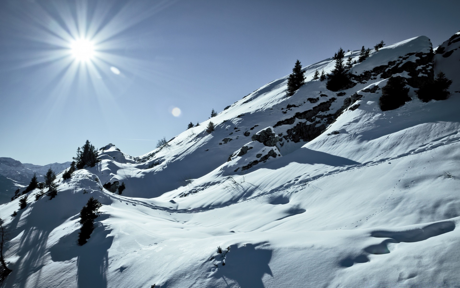 inverno neve montanhas gelo frio subir geleira pico da montanha alta paisagem