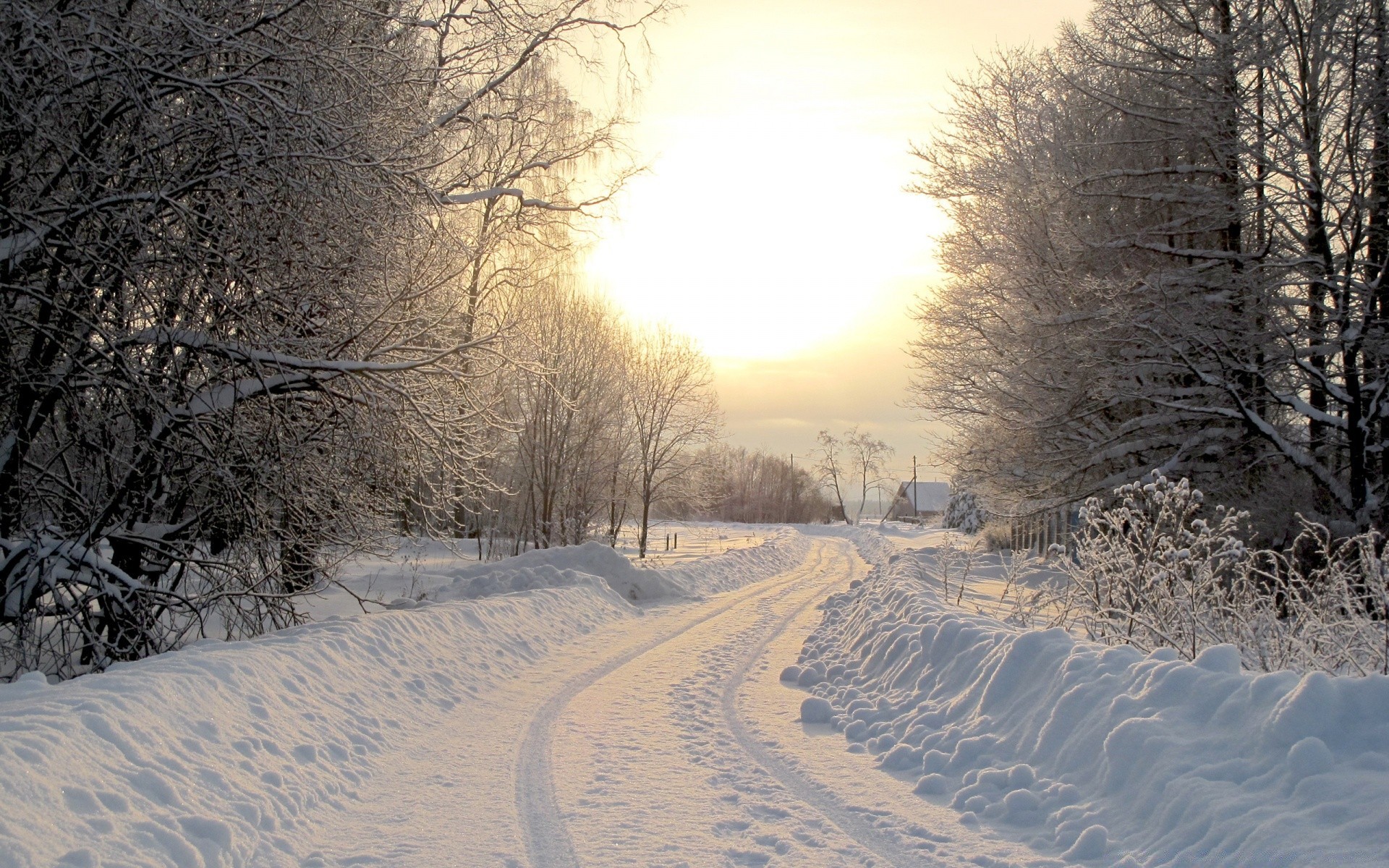 Дорога в снегу в деревню без смс