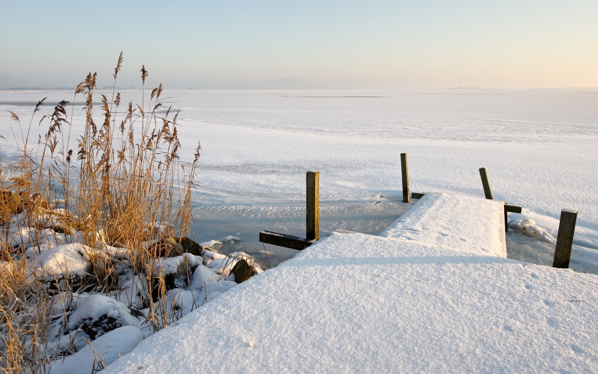 invierno nieve agua escarcha frío hielo playa mar congelado naturaleza paisaje cielo viajes al aire libre mar océano lago buen tiempo tiempo