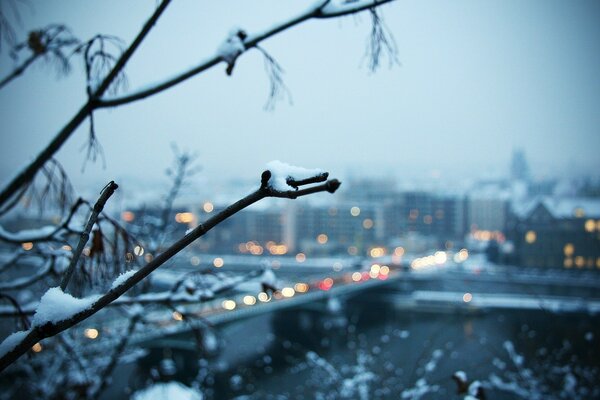 Schnee und Regen kamen in die Stadt