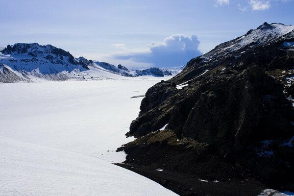 Winter Berge auf Himmelshintergrund