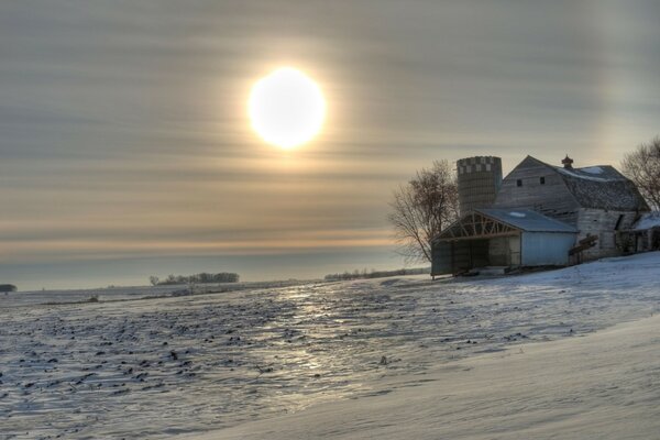 Grand soleil sur fond de neige