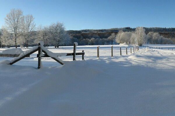 Winter verschneite Straße Landschaft