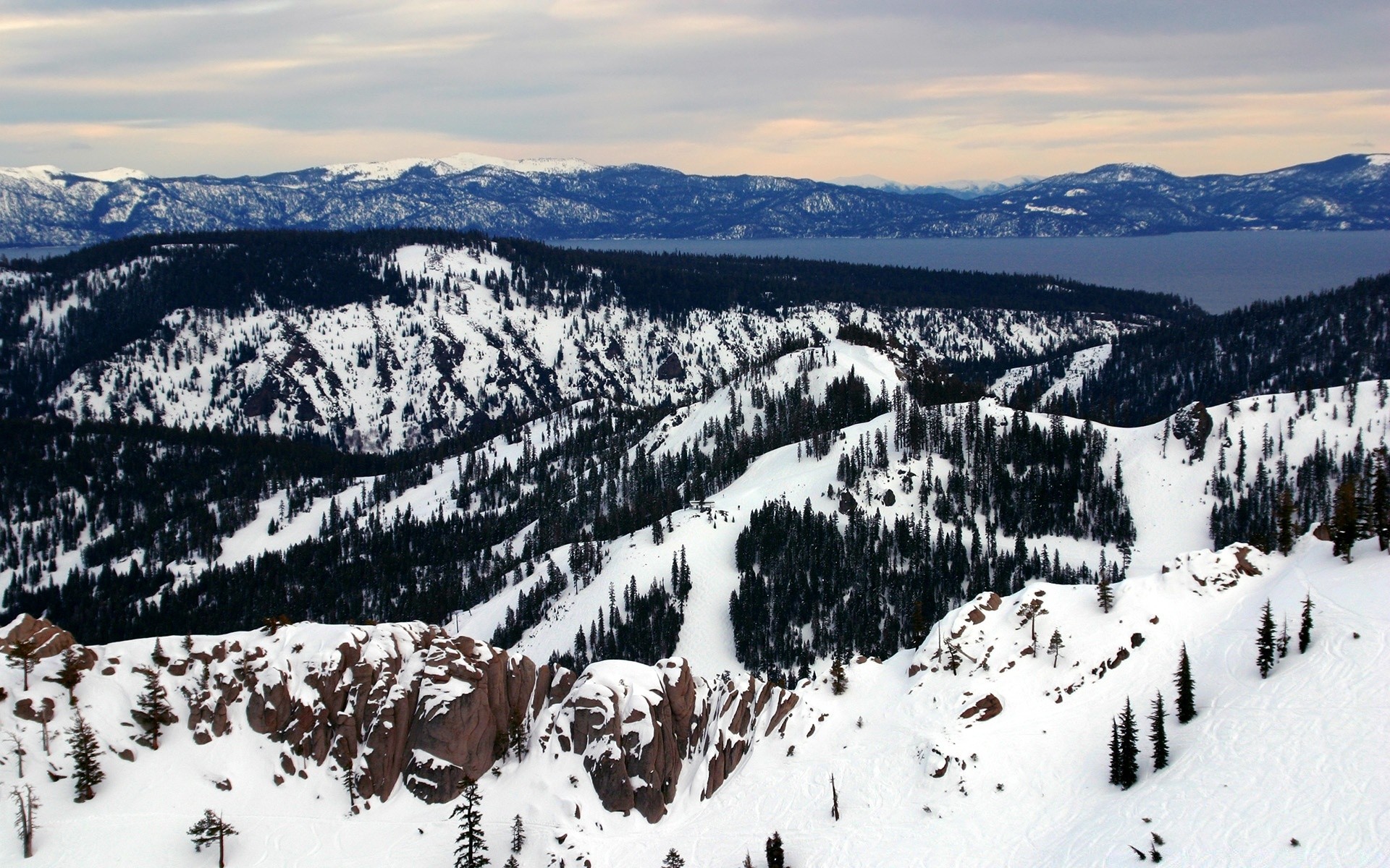 hiver neige montagnes paysage scénique bois extérieur froid nature glace pic de montagne voyage station ciel panorama haute