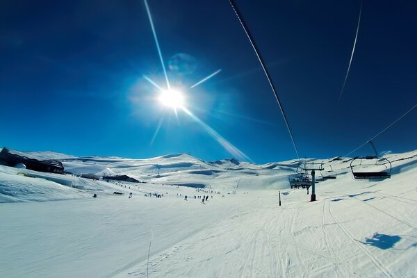 Mattina d inverno in un resort in montagna