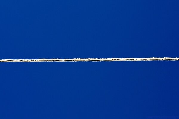 Avión en el cielo de invierno