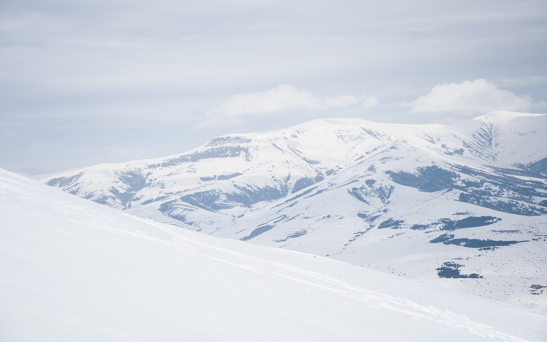 hiver neige froid montagne glace paysage colline gel scénique congelé pic de montagne station piste météo panorama