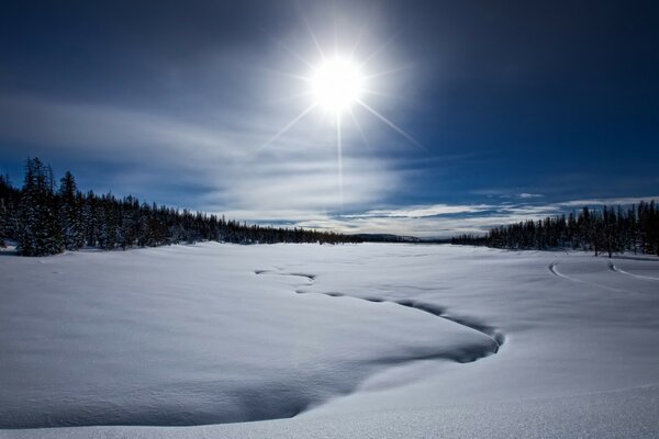 The road in the snowy distance and the sun in Zinita