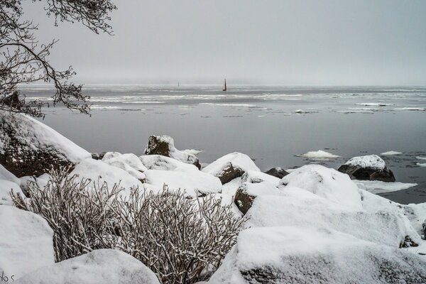 Sea and snow, ice, winter