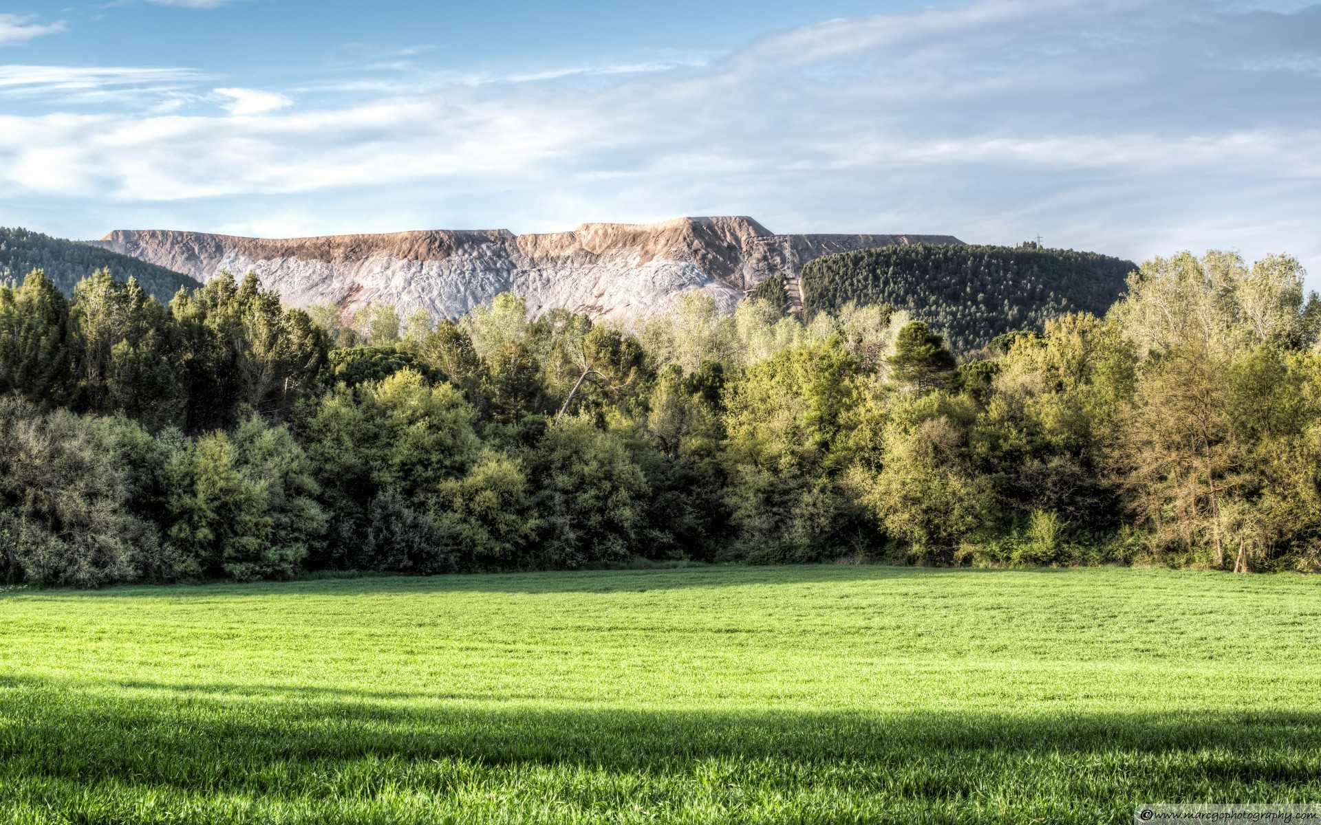 landschaft landschaft baum natur himmel gras feld heuhaufen holz landschaftlich spektakel hügel sommer im freien landschaft landschaft landschaft berge landwirtschaft land