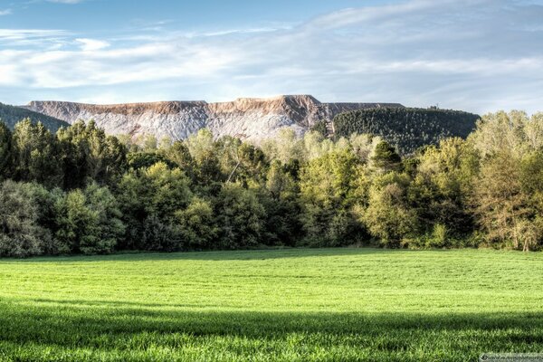 Le basse montagne si nascondono dietro le piccole ruote