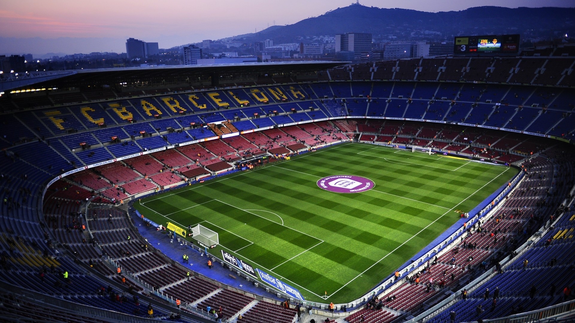 futebol estádio tribuna arquibancada futebol fã de esportes competição assento tribuna esporte beisebol jogos campo auditório campeonato bola atleta placar muitos espectador