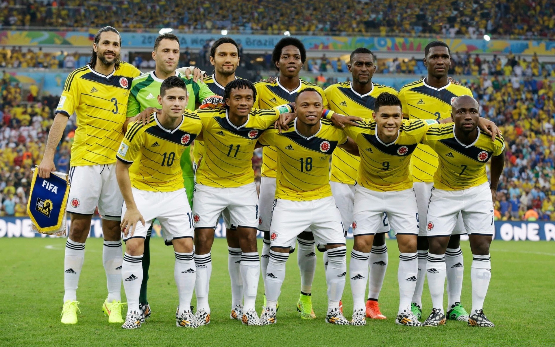 fútbol fútbol competición partido estadio juegos pelota meta aficionado a los deportes hombre futbolista atleta rugbi