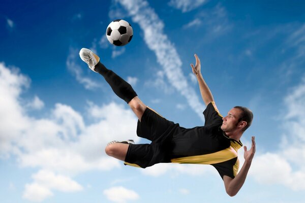 Fußball spielen unter freiem Himmel