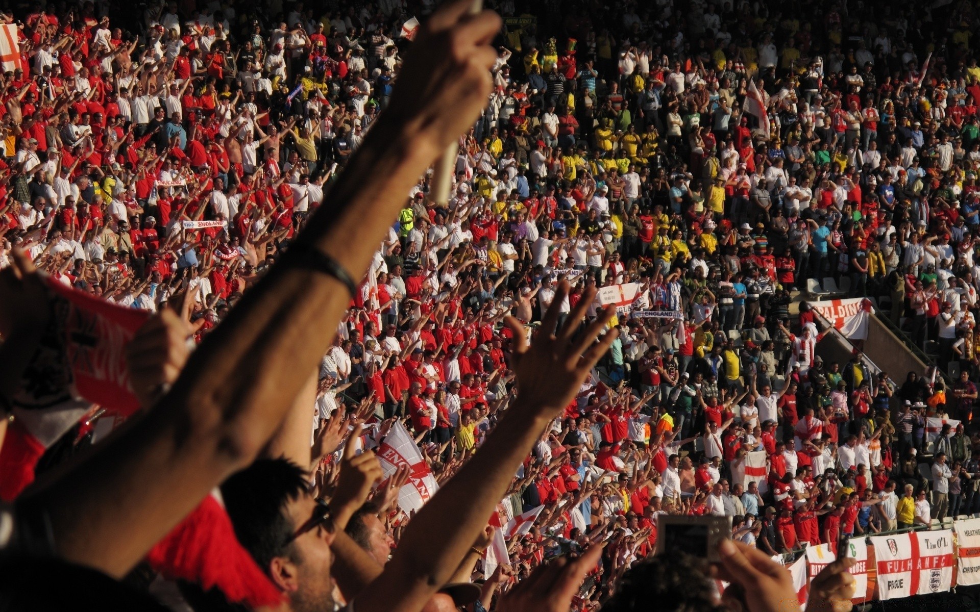 fútbol multitud muchos competencia audiencia aficionado a los deportes estadio fútbol grupo espectador atleta festival bandera victoria hombre rally juegos tribuna vacaciones