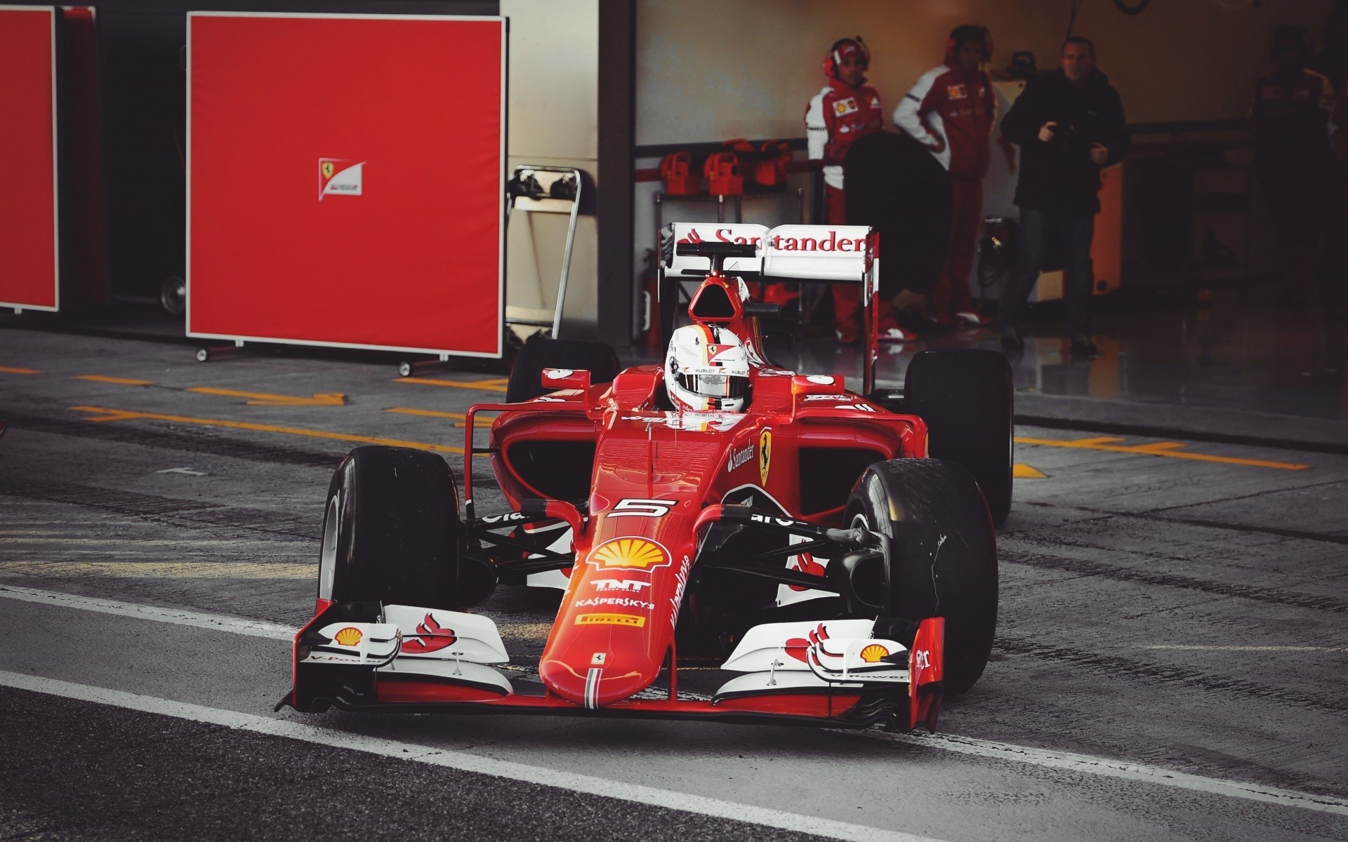 formula 1 corsa pista auto campionato auto concorso sport automobilistico auto sistema di trasporto circuito azione fretta pilota pilota giro veloce