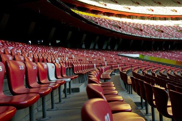 Pusty stadion, rzędy siedzeń