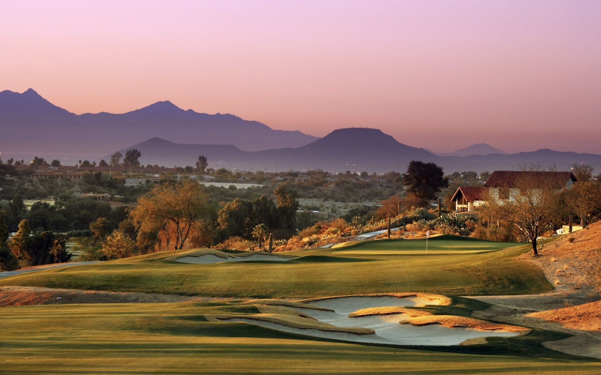 golf paisaje puesta de sol viajes naturaleza amanecer al aire libre agua cielo escénico montañas árbol otoño noche hierba lago