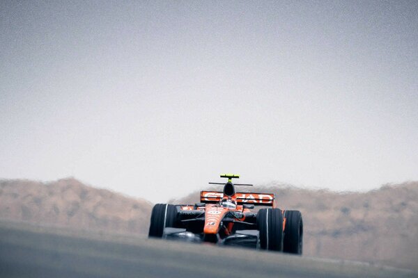 Belle voiture de formule 1 pour la course