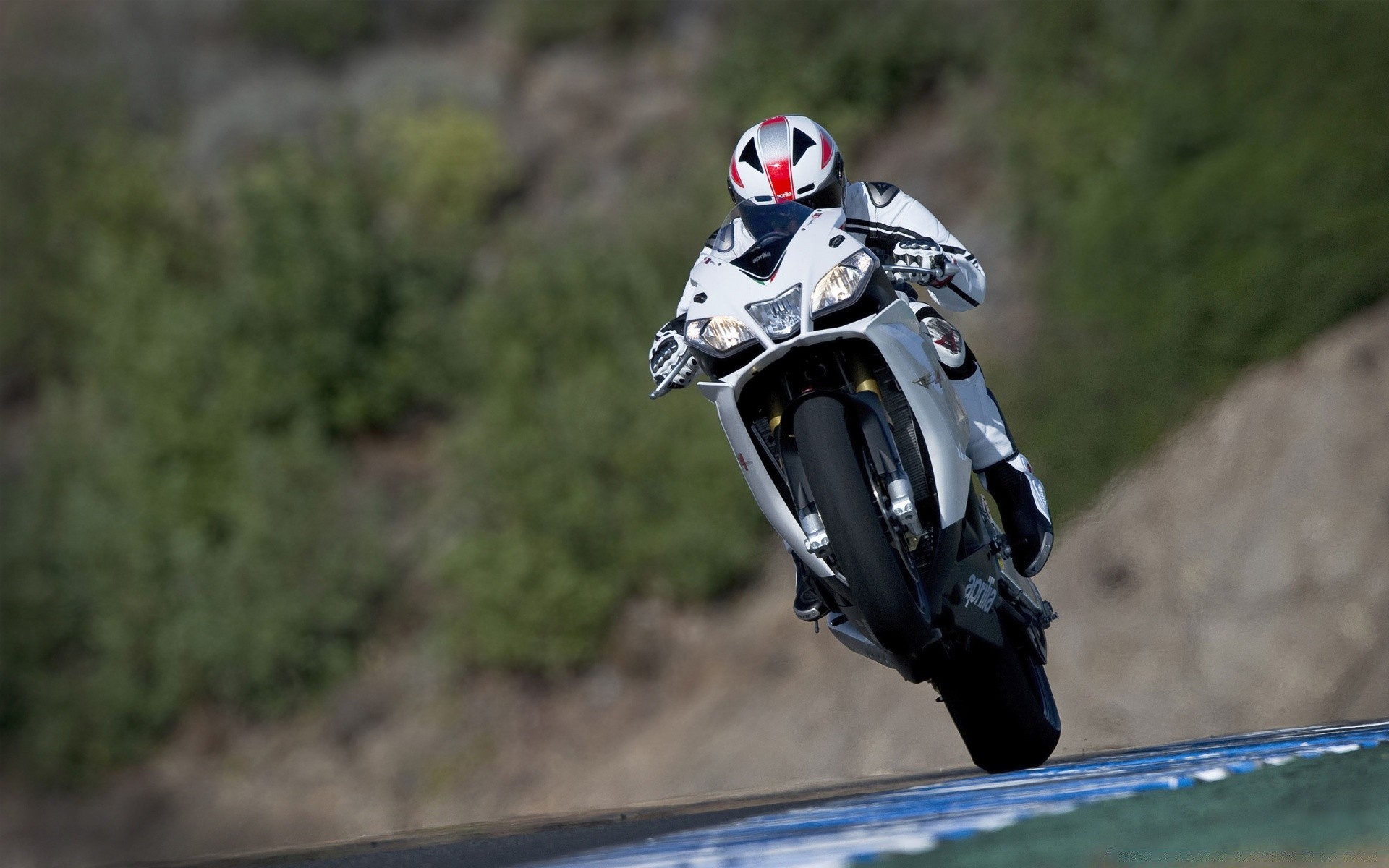 спорт велосипед гонки байкер конкурс шлем действие гонщик автомобиль спешите колеса приключения велосипедист след ездить на открытом воздухе спорт один