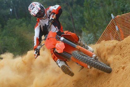 Мотокросс по бездорожью. Песочные барханы