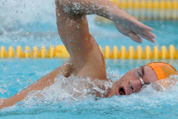 Schwimmerin im Pool, Schwimmwettbewerbe