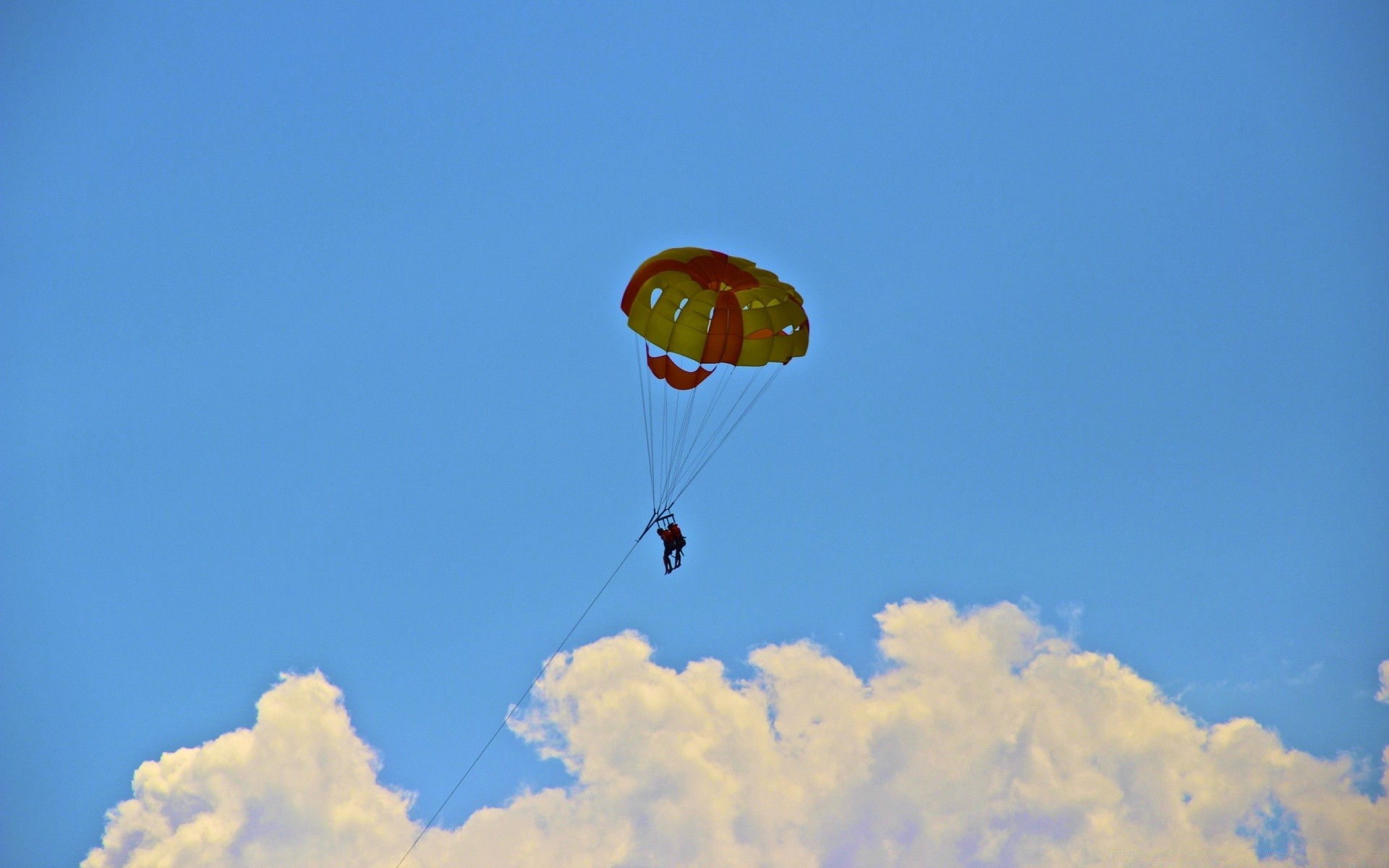 sport fallschirm himmel luft fliegen flug freiheit fallschirmspringen flugzeug hoch segelflugzeug abenteuer kite fallschirmjäger wind aktion gleitschirm urlaub im freien flugzeug