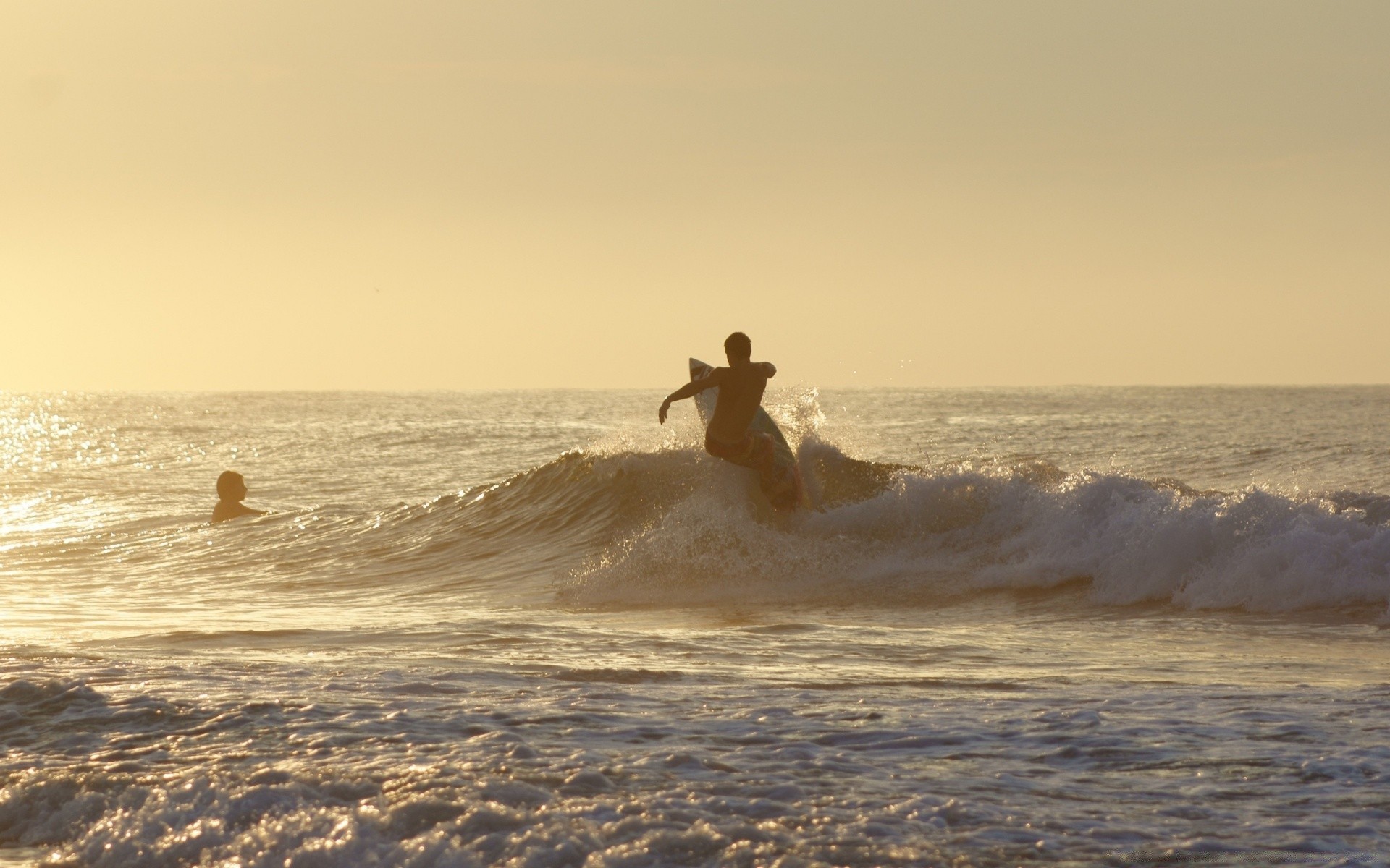 surf surf spiaggia mare acqua oceano onda mare azione tempo libero tempesta sabbia tempo libero sport acquatici viaggi sole movimento schiuma tramonto spruzzo