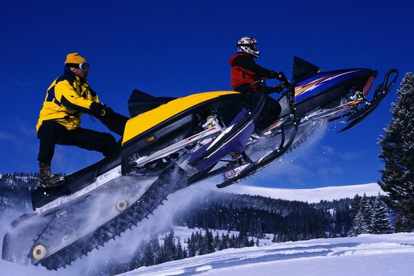 Snowboarding from the mountain