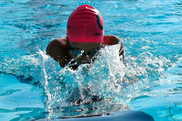 Ich liebe es, im Sommer so lange zu schwimmen und für die Gesundheit gut zu sein