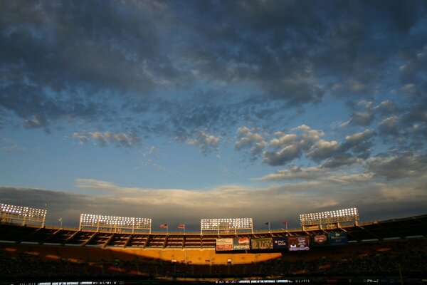 Estádio ao amanhecer ao sol