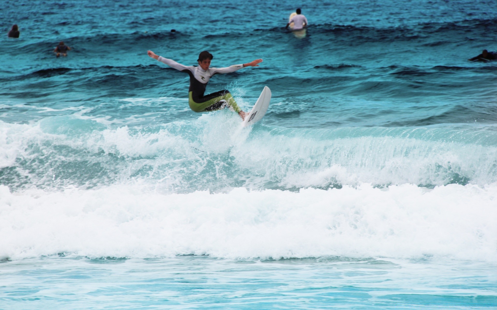 surfen wasser ozean brandung meer aktion spritzen urlaub sommer welle spray schwimmen nass vergnügen urlaub strand urlaub wassersport