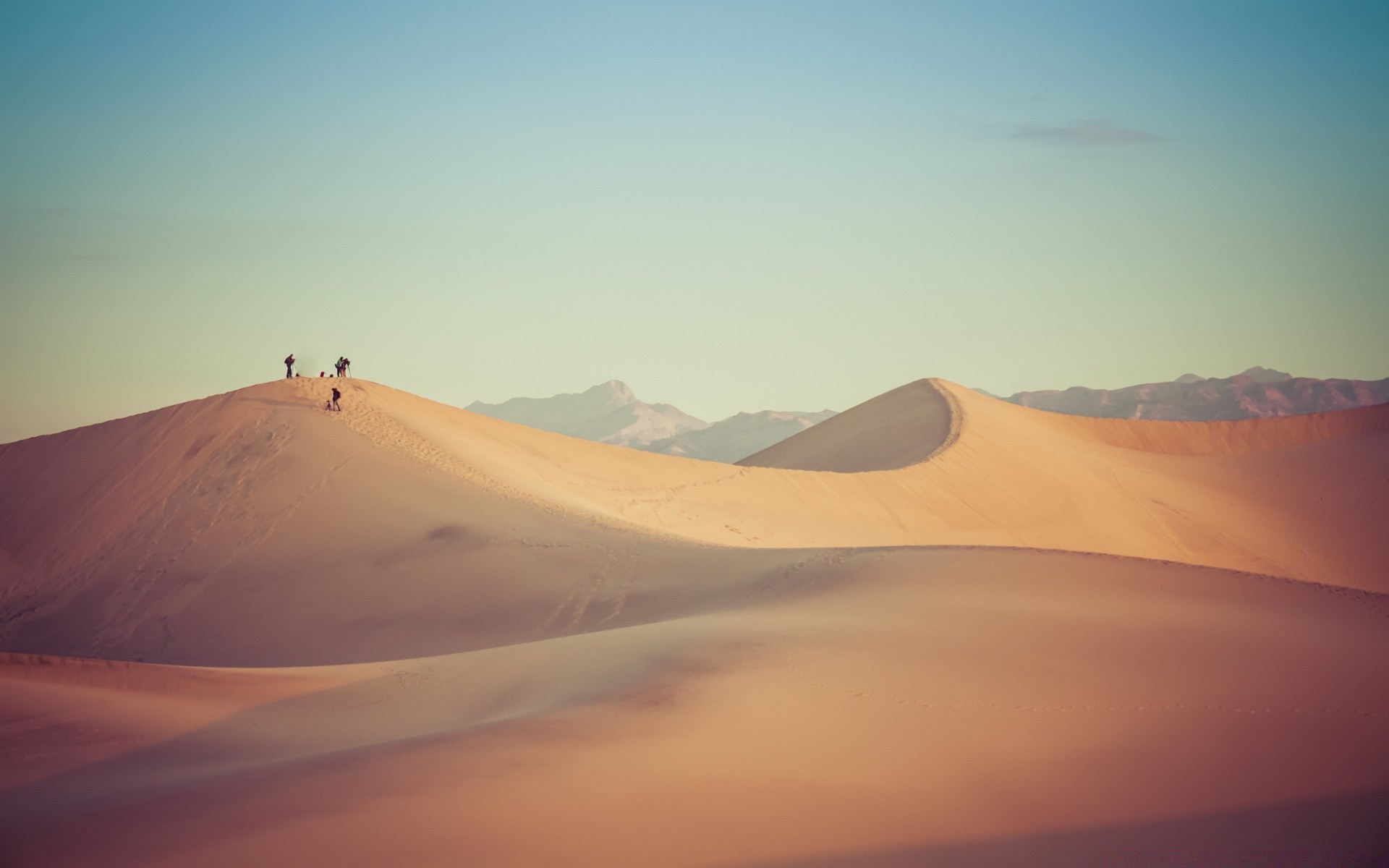 amérique désert paysage sable aube dune voyage stérile aventure coucher de soleil colline aride montagnes ciel lumière du jour à distance soleil sec chaud