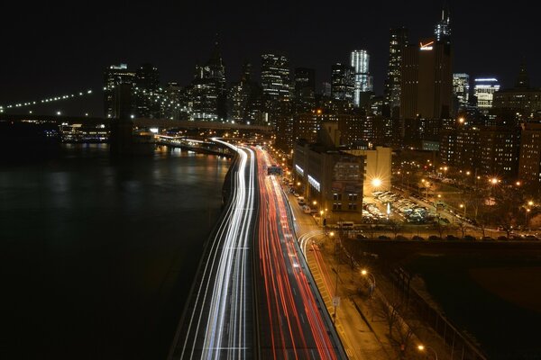 Manhattan Verkehr in der Nacht