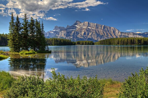 Paysage chic en Amérique. Réflexion dans le lac