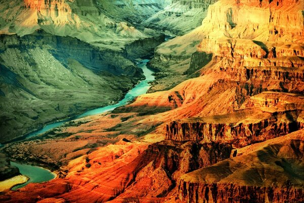 Ruban de rivière au fond du Canyon