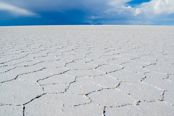 Kilómetros de tierra agrietada en el desierto