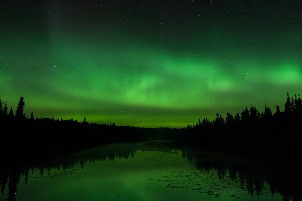 Cielo verde brillante en América