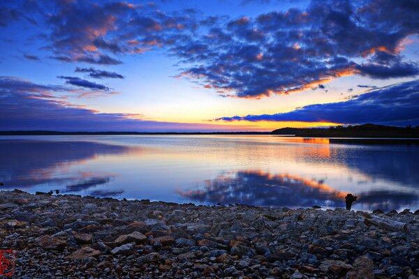 American sunset, the glitter of water