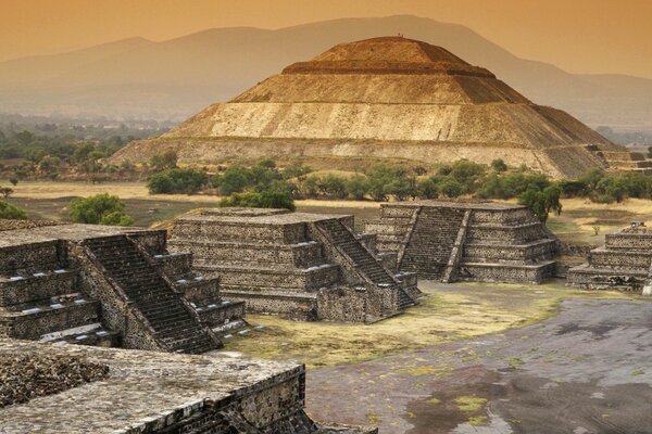 Antigua estructura de piedra misteriosa