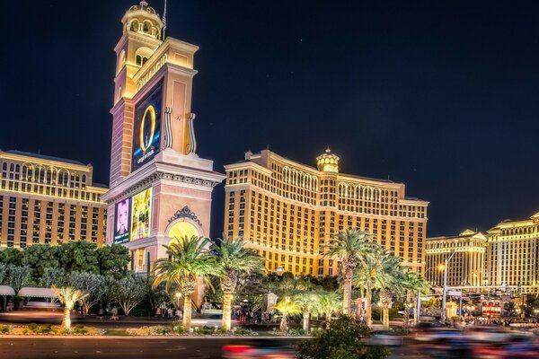 Түнде бес жұлдызды Bellagio казино қонақ үйі, Лас-Вегас, Невада