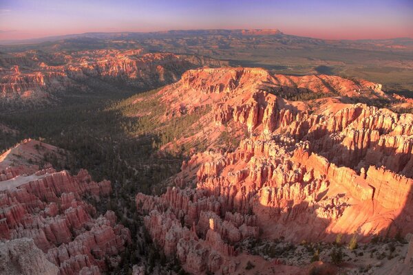 Belas vistas das montanhas a partir de uma vista aérea