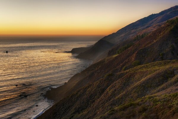 Bellissimo tramonto sulla spiaggia in America