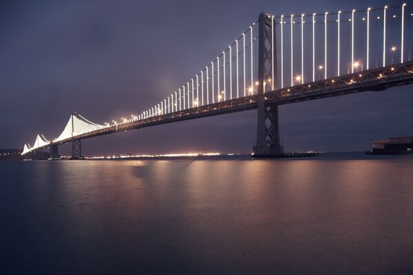 Pont lumineux sur le Détroit