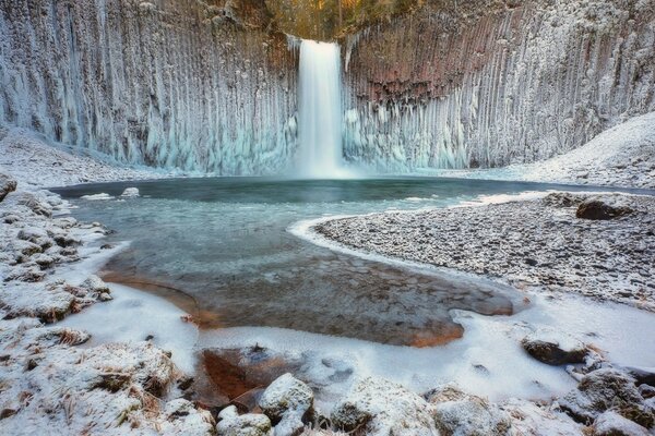 Berg Wasserfall in der Salzschlucht