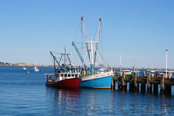 Port maritime, deux navires